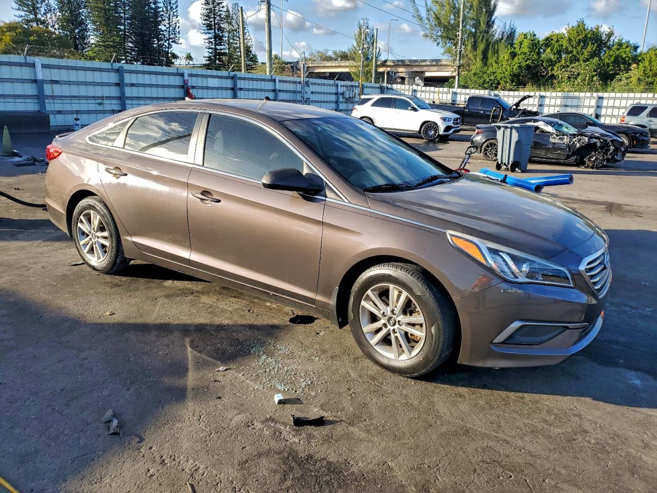 2017 HYUNDAI SONATA SE photo 4