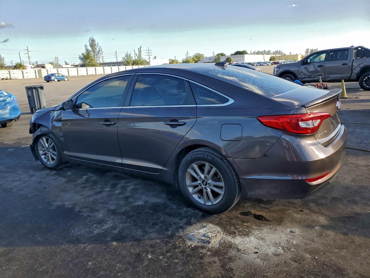 2017 HYUNDAI SONATA SE photo 2