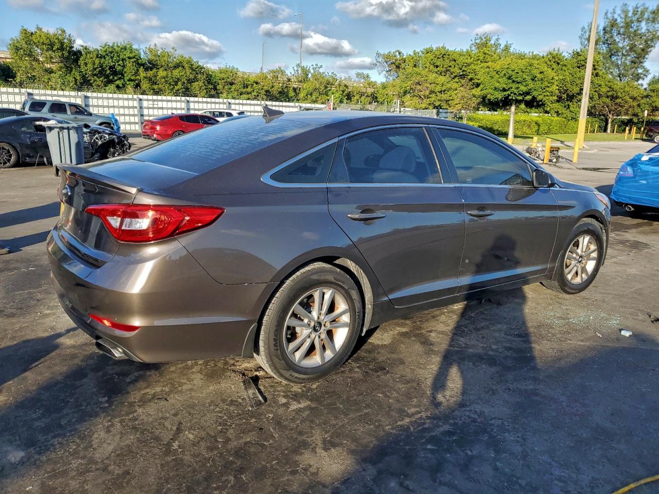 2017 HYUNDAI SONATA SE photo 3