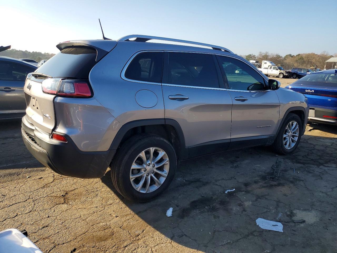 2019 JEEP CHEROKEE LATITUDE photo 3