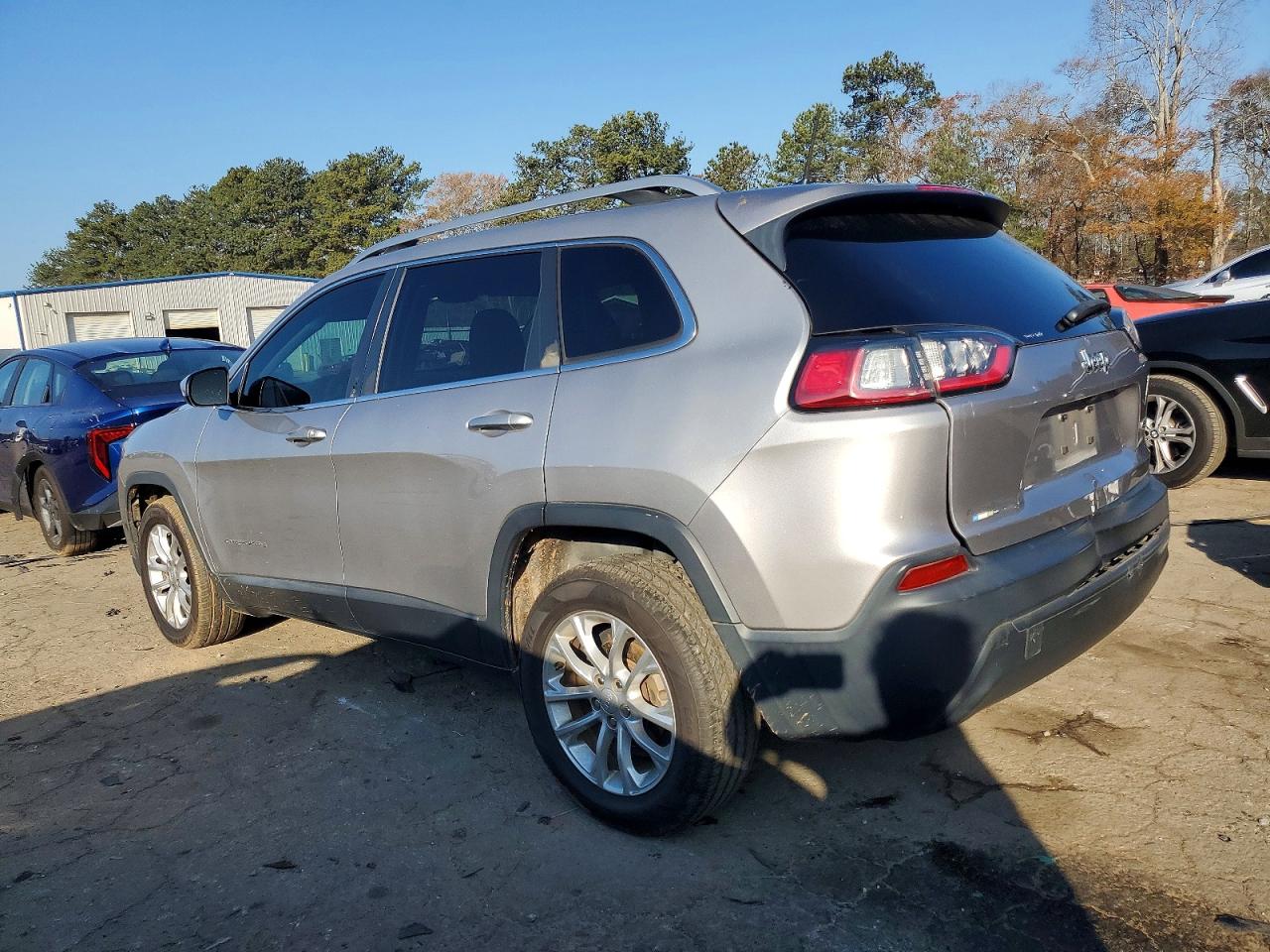 2019 JEEP CHEROKEE LATITUDE photo 2