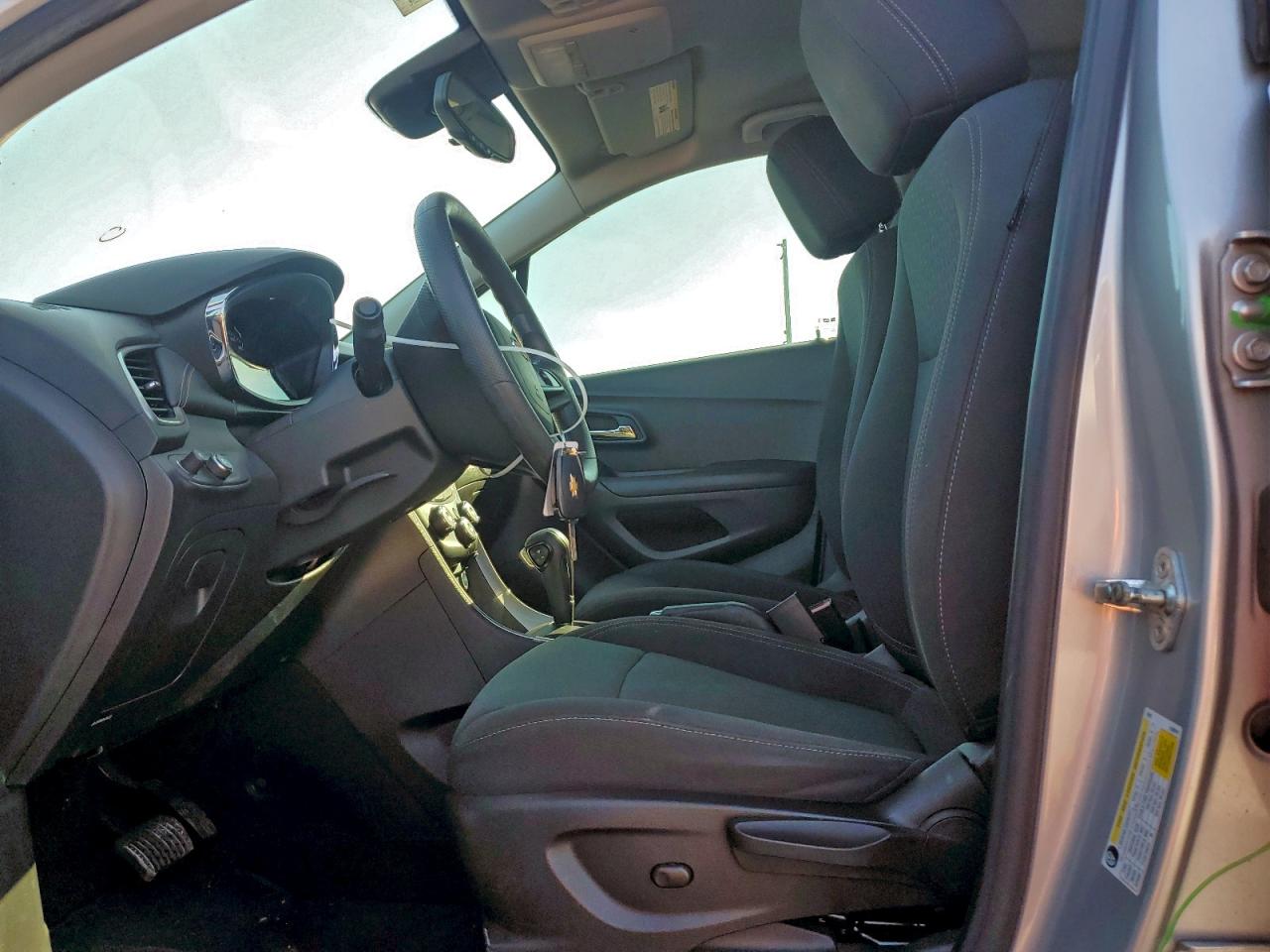 2021 CHEVROLET TRAX LS photo 7