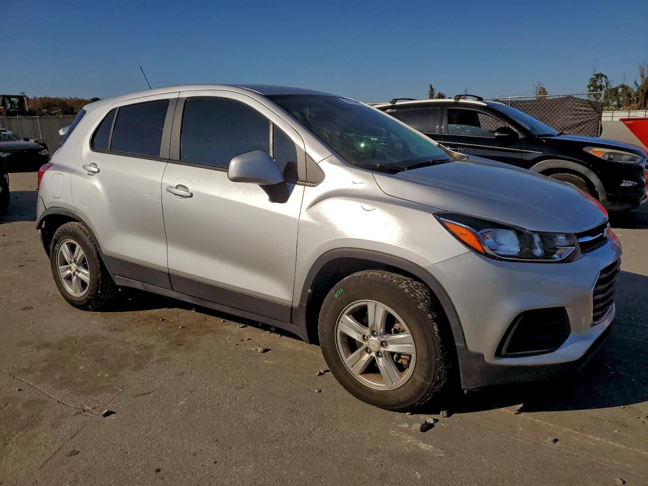 2021 CHEVROLET TRAX LS photo 4
