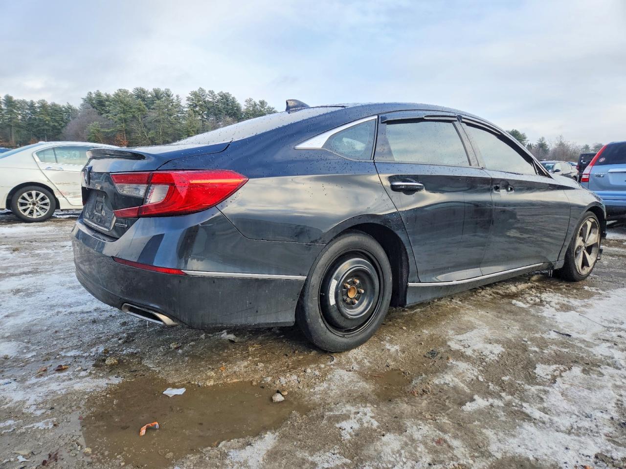 2018 HONDA ACCORD TOURING photo 3