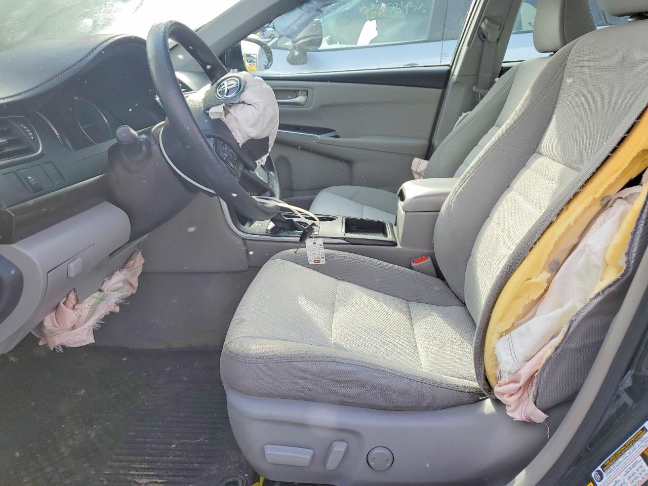 2017 TOYOTA CAMRY LE photo 19