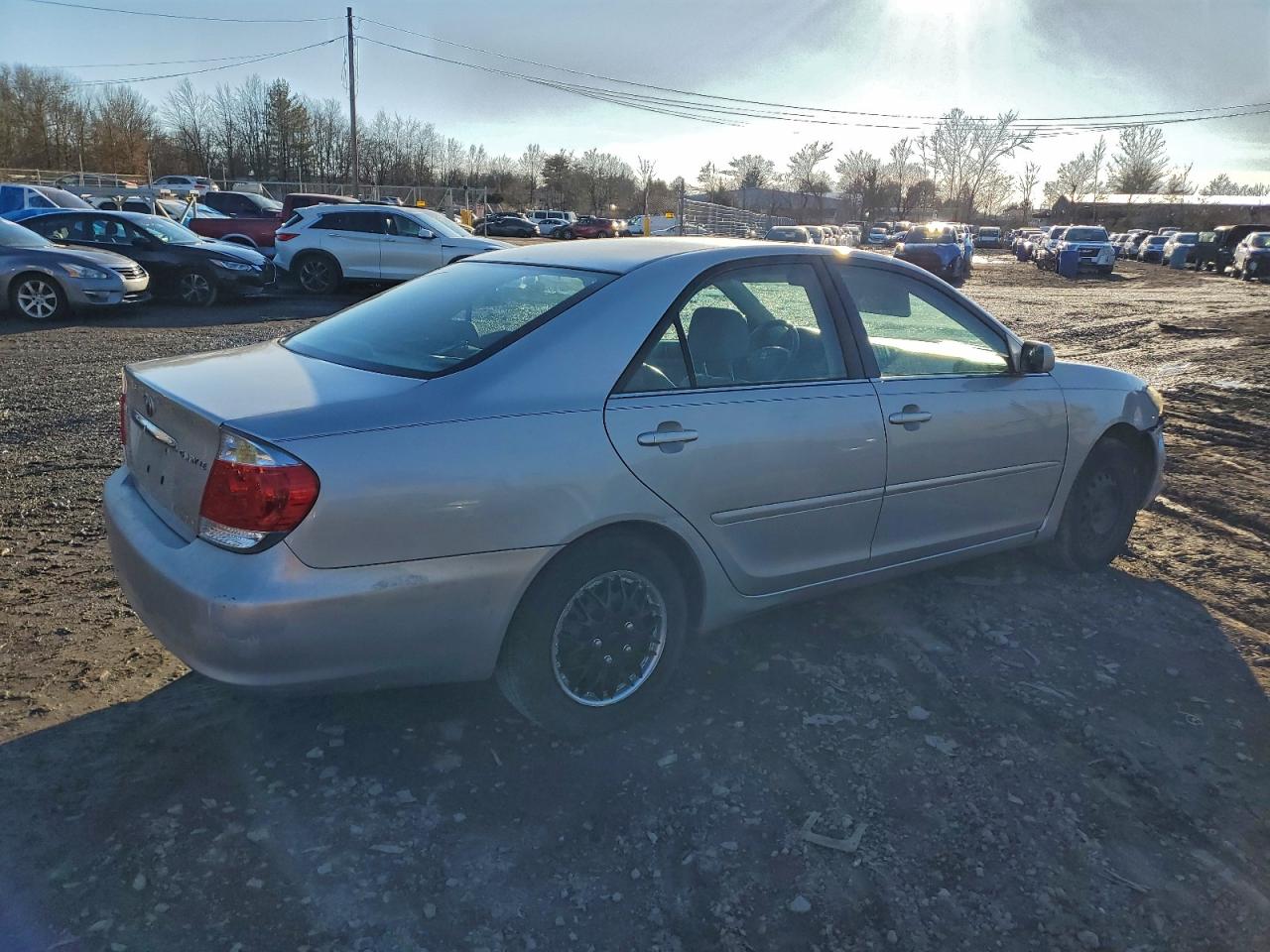 2006 TOYOTA CAMRY LE photo 3