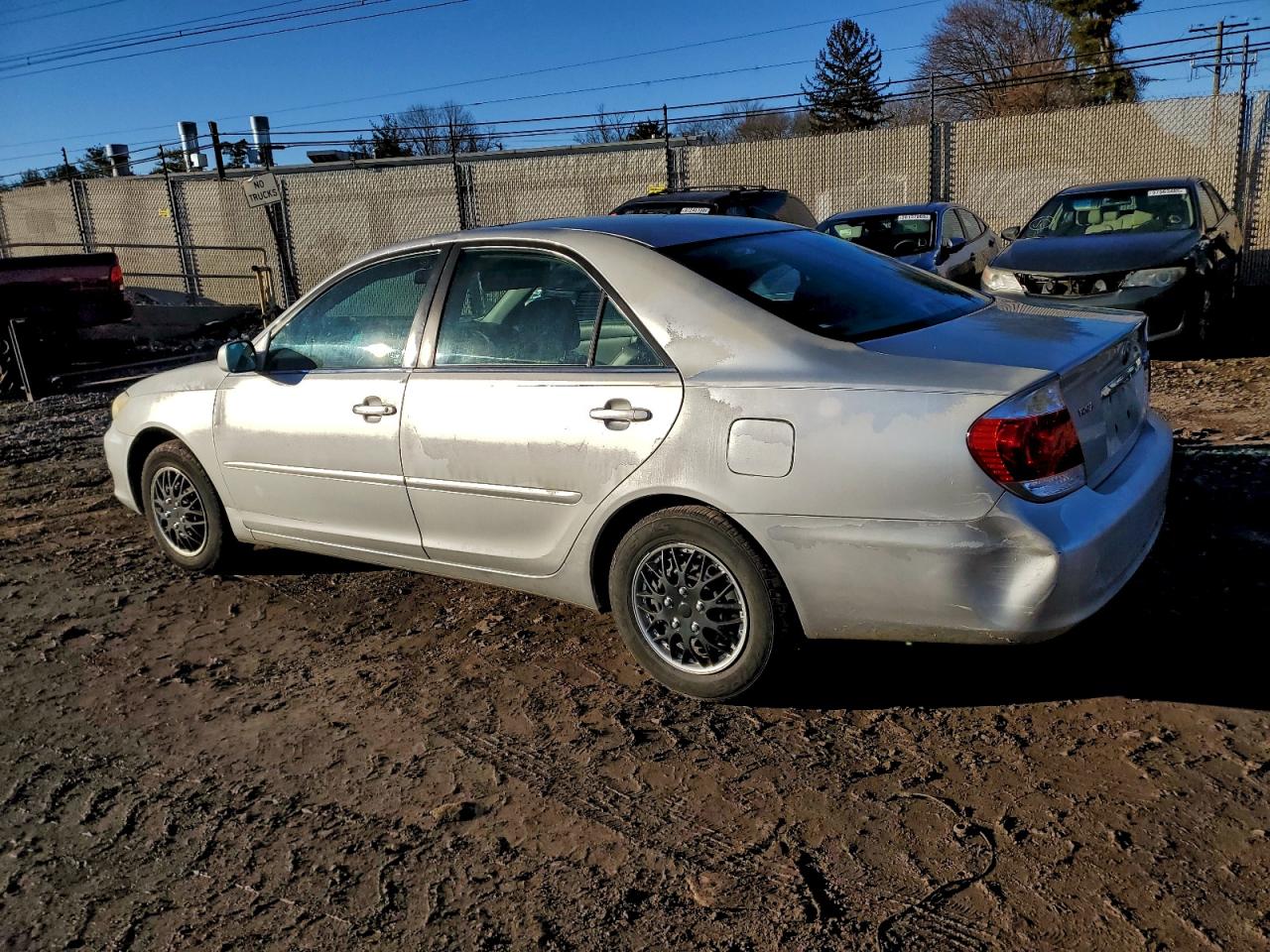 2006 TOYOTA CAMRY LE photo 2