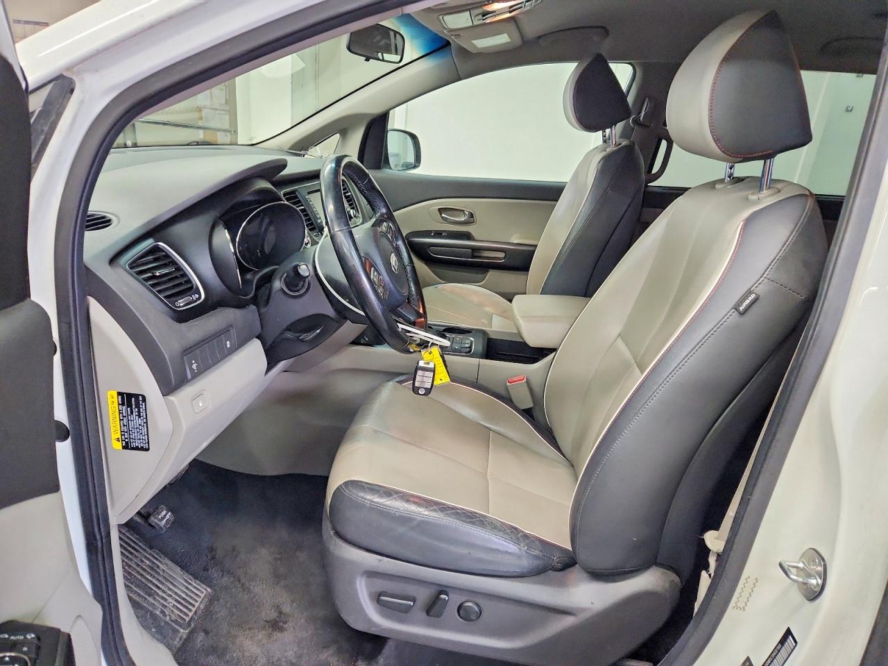 2017 KIA SEDONA LX photo 7