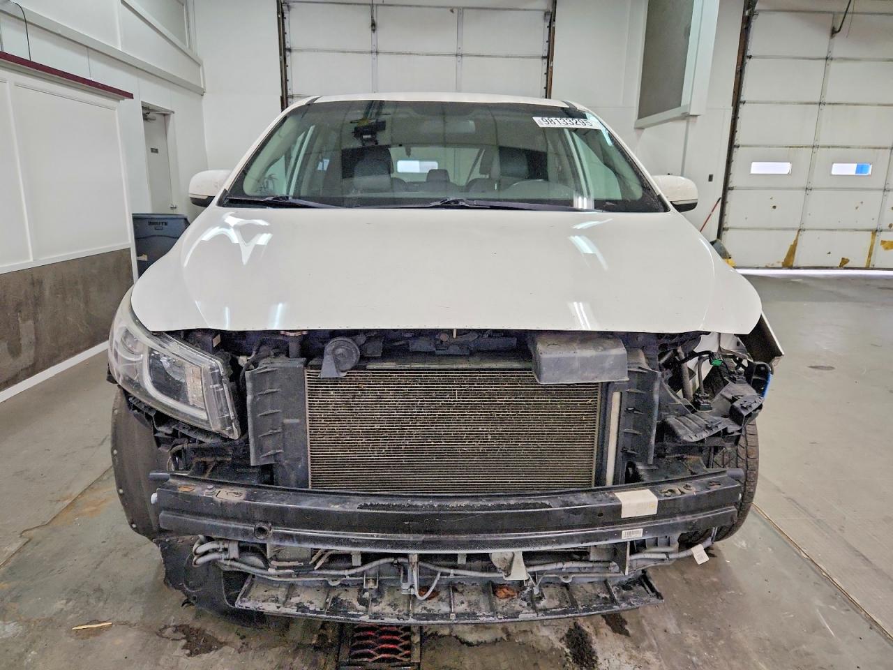 2017 KIA SEDONA LX photo 5