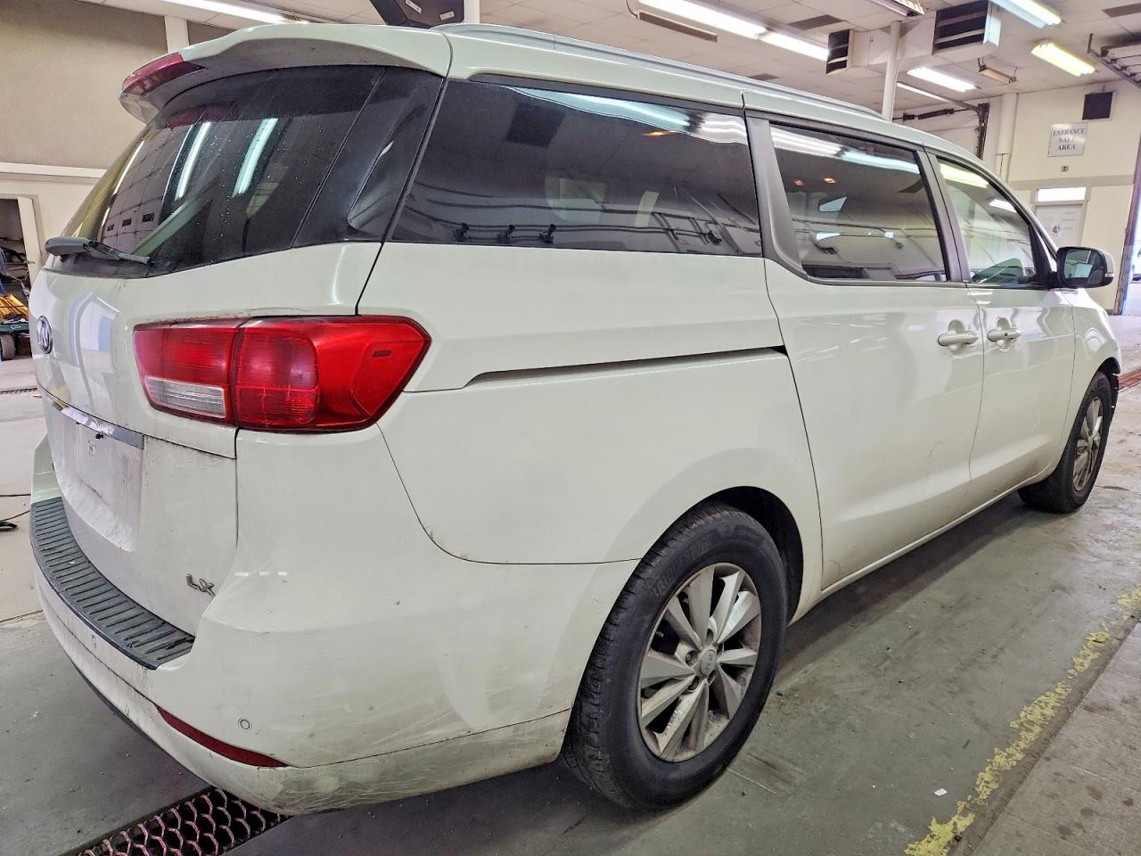 2017 KIA SEDONA LX photo 3