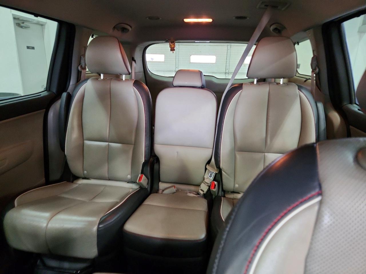 2017 KIA SEDONA LX photo 10