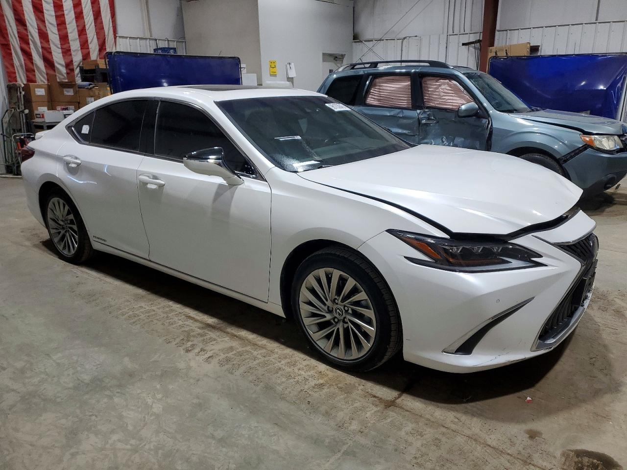 2021 LEXUS ES 300H LUXURY photo 4