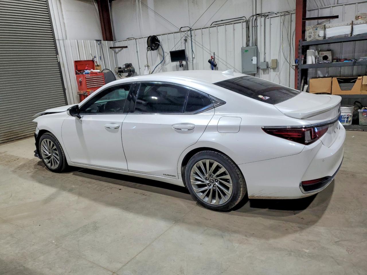 2021 LEXUS ES 300H LUXURY photo 2