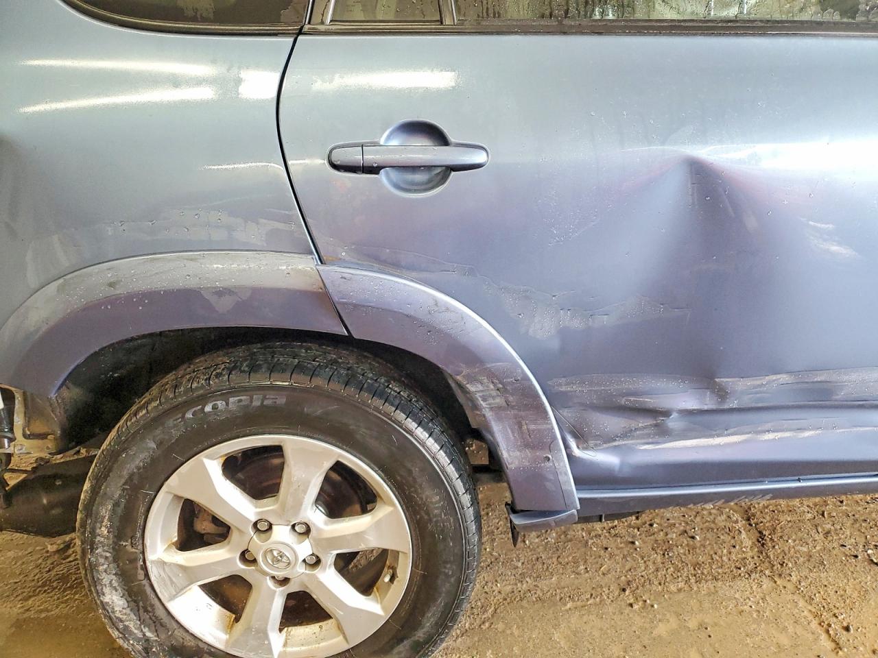 2010 TOYOTA RAV4 LIMITED photo 11