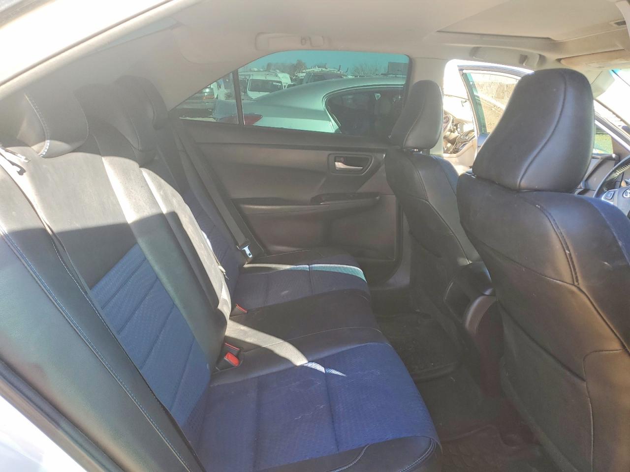 2016 TOYOTA CAMRY LE photo 10