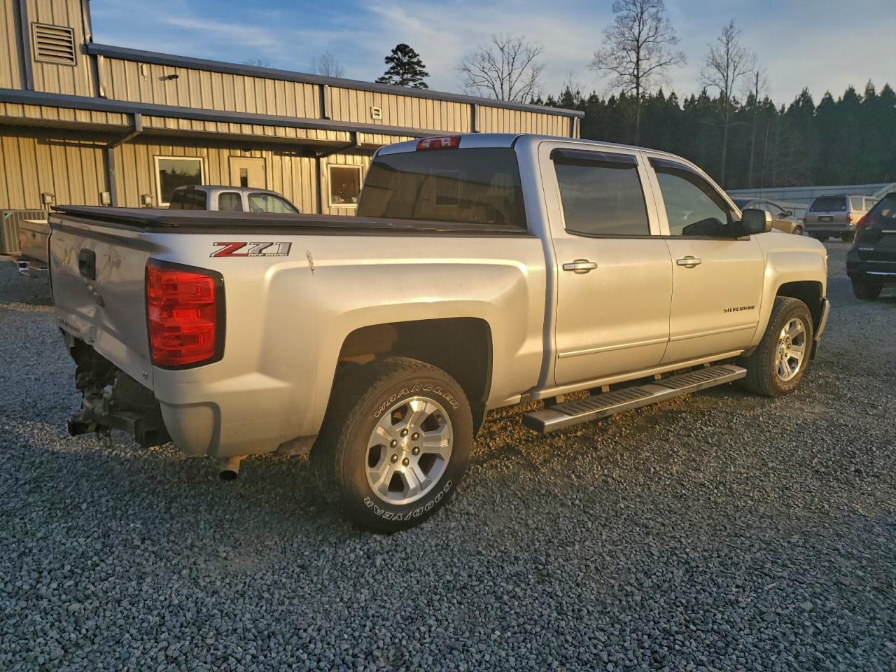 2018 CHEVROLET SILVERADO K1500 LT photo 3