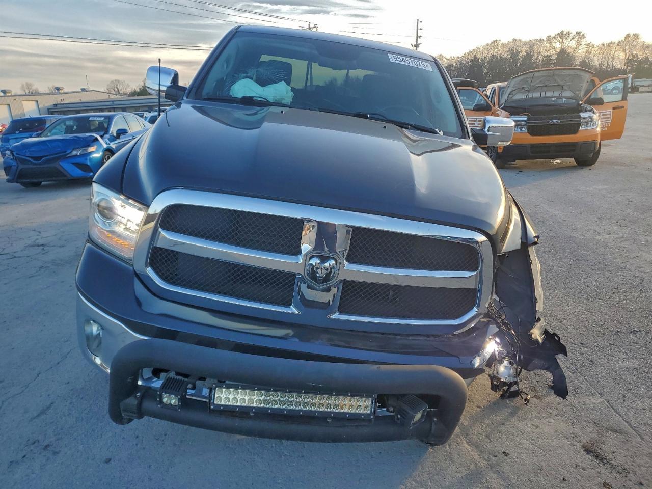 2015 RAM 1500 LARAMIE photo 5