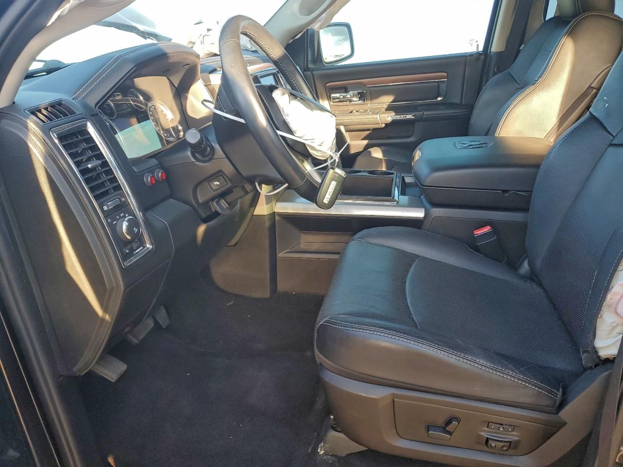 2015 RAM 1500 LARAMIE photo 7