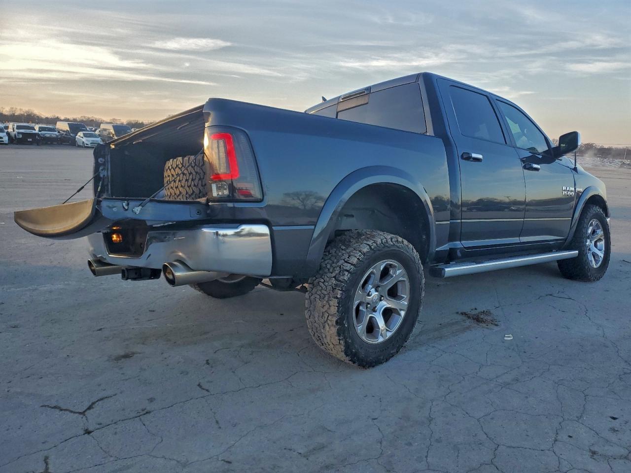 2015 RAM 1500 LARAMIE photo 3