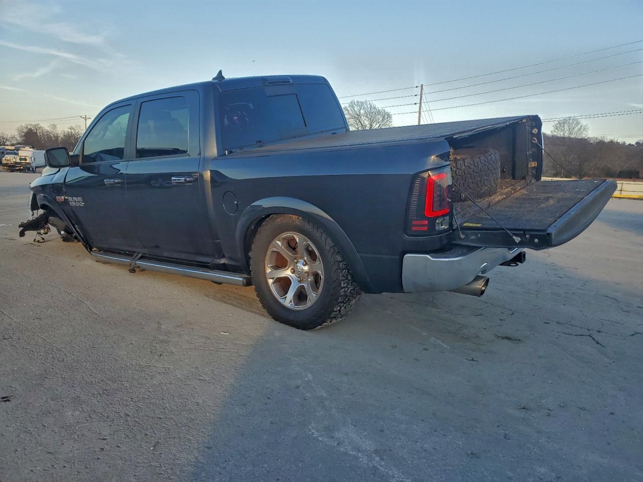 2015 RAM 1500 LARAMIE photo 2