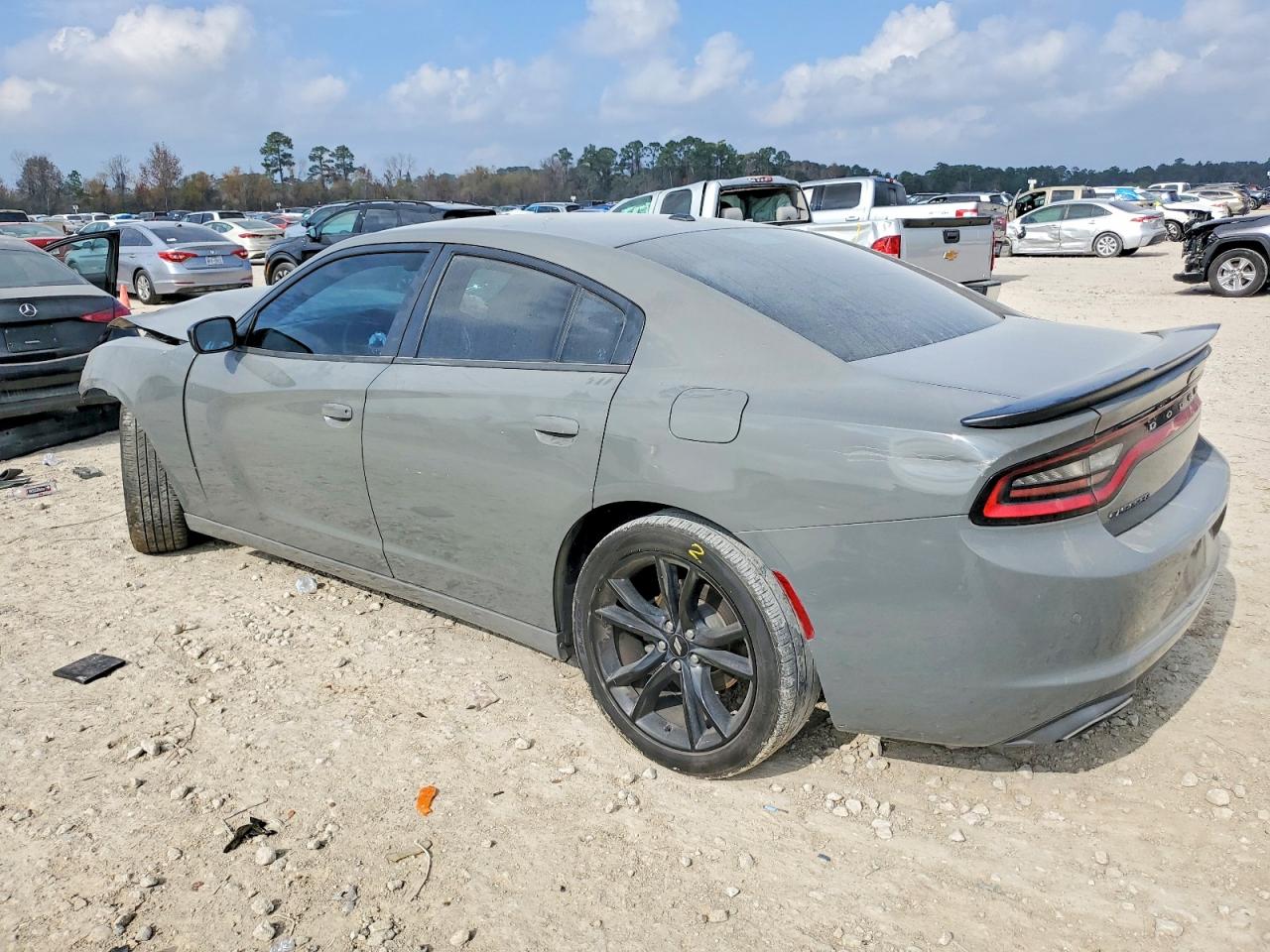 2018 DODGE CHARGER SXT photo 2