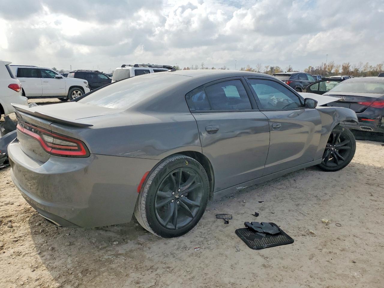 2018 DODGE CHARGER SXT photo 3