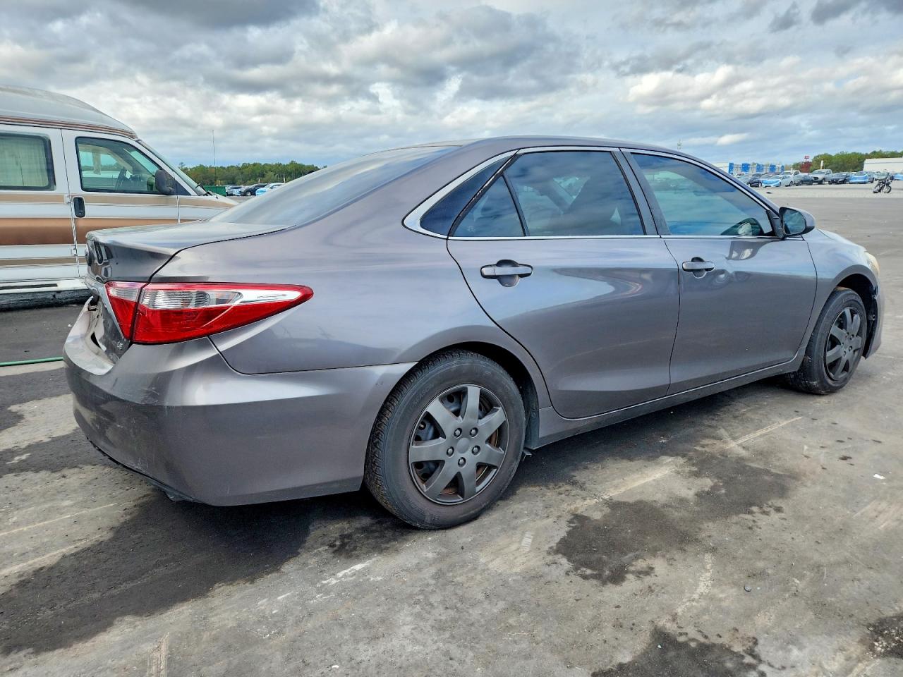 2016 TOYOTA CAMRY LE photo 3
