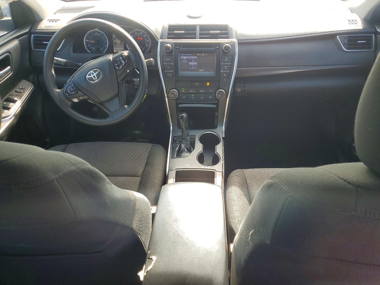 2016 TOYOTA CAMRY LE photo 8