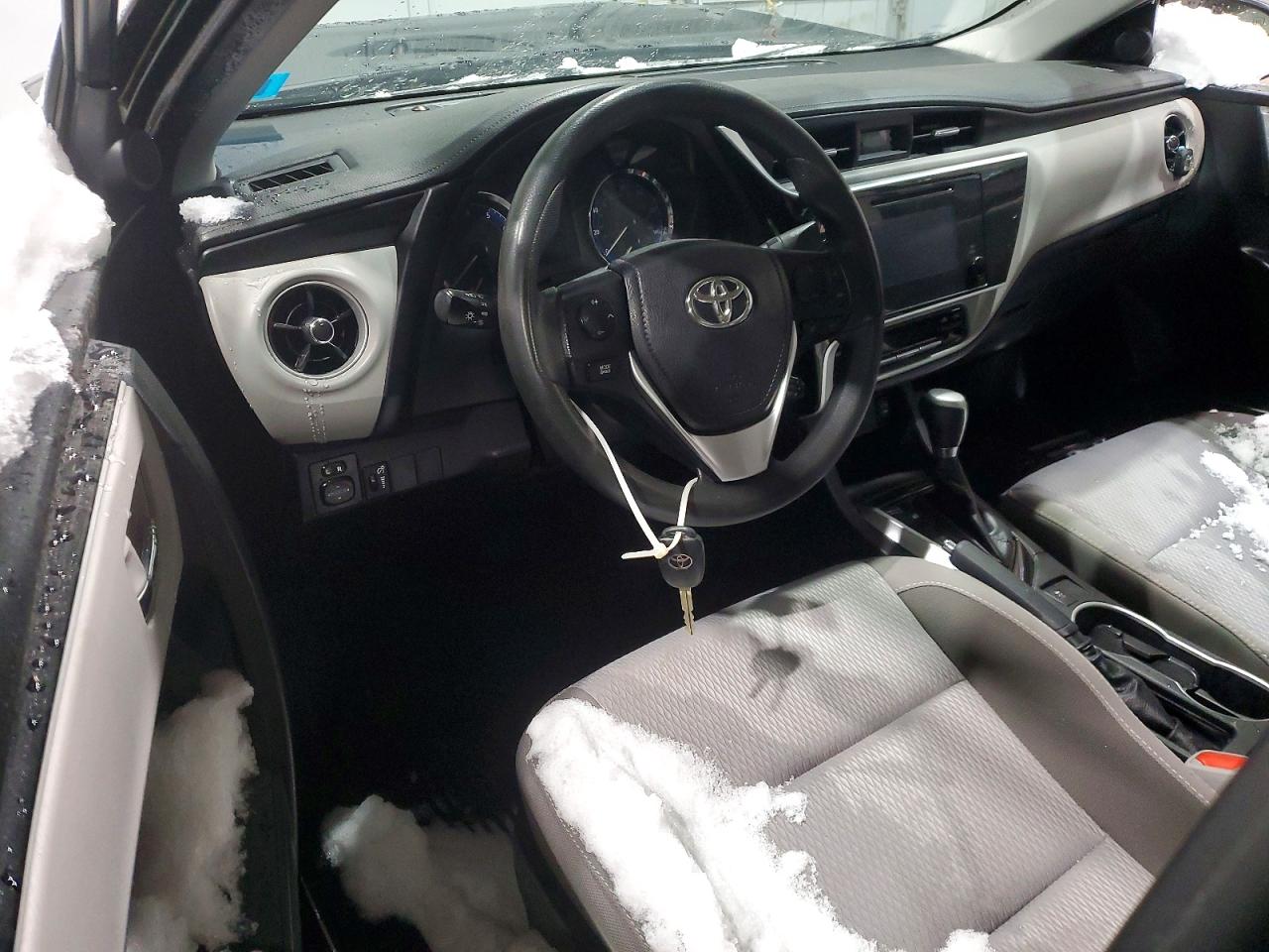 2019 TOYOTA COROLLA L photo 8