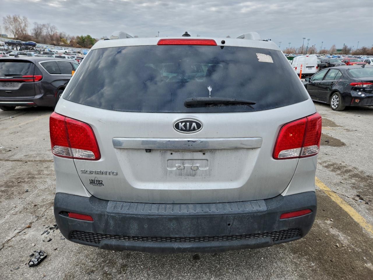 2012 KIA SORENTO BASE photo 6