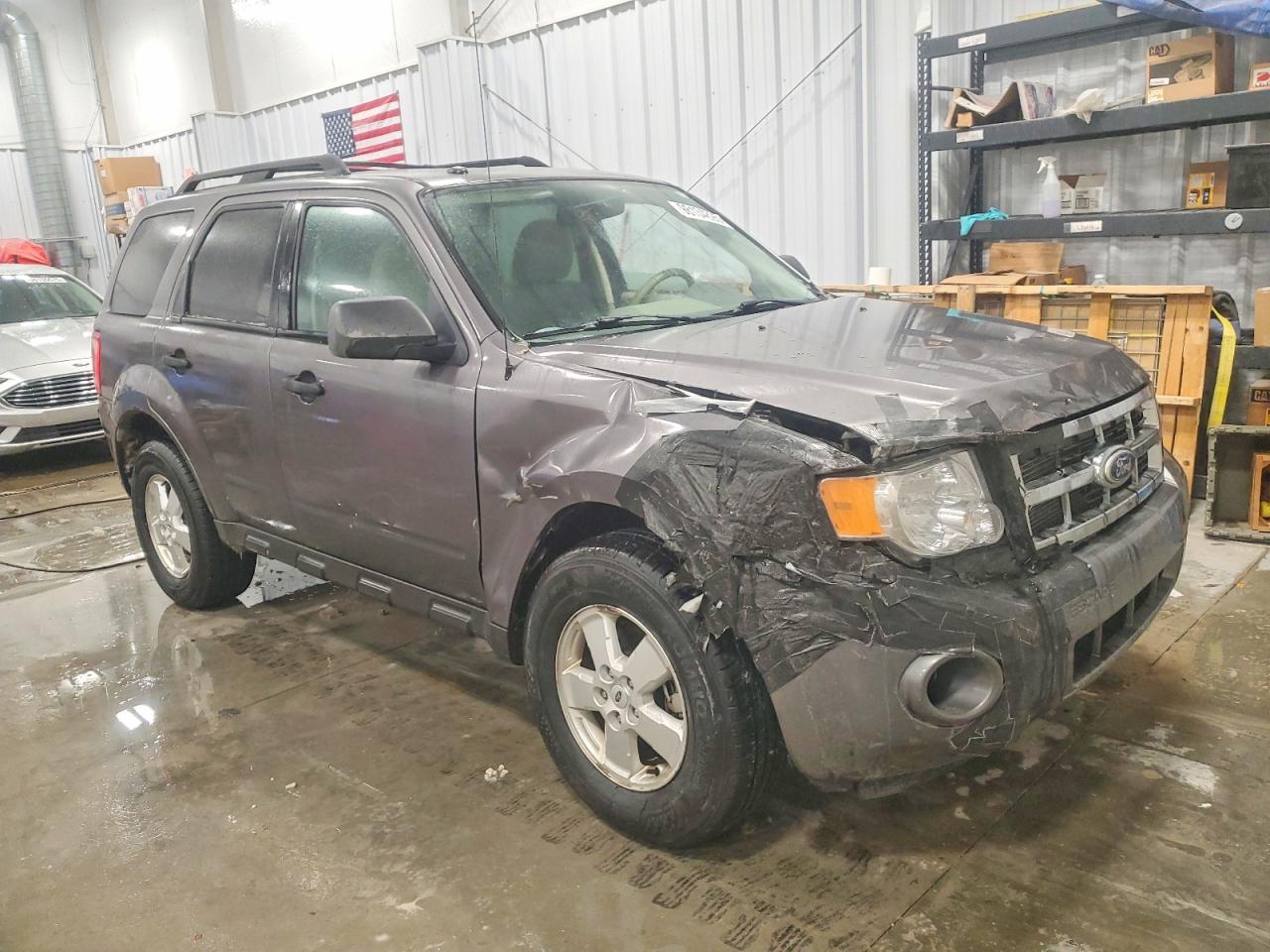 2010 FORD ESCAPE XLT photo 4