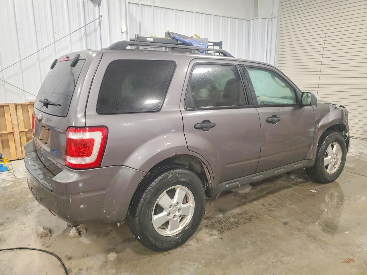 2010 FORD ESCAPE XLT photo 3