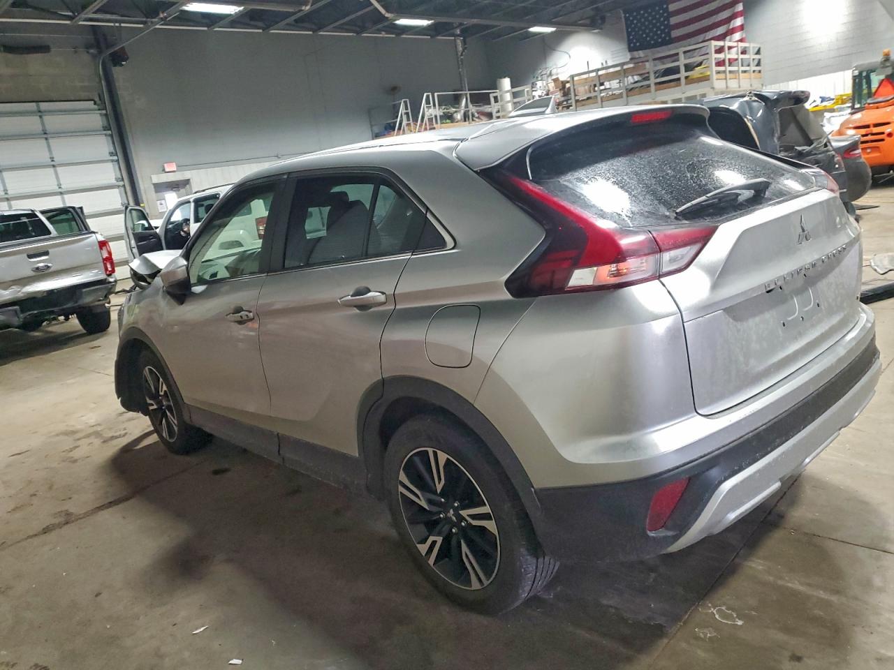 2023 MITSUBISHI ECLIPSE CROSS SE photo 2