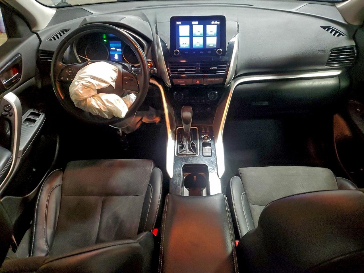 2023 MITSUBISHI ECLIPSE CROSS SE photo 8