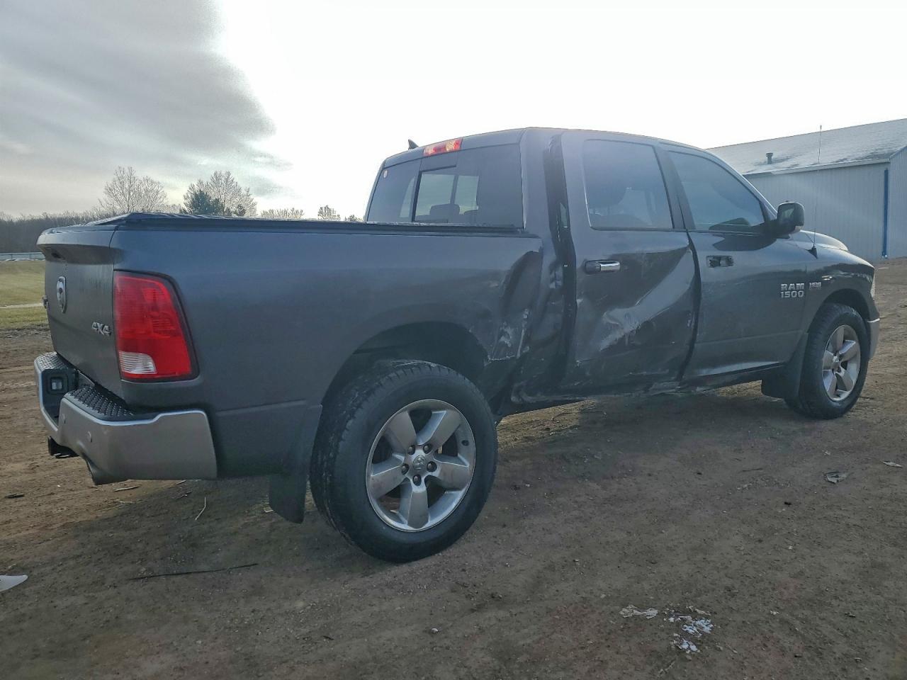 2018 RAM 1500 SLT photo 3