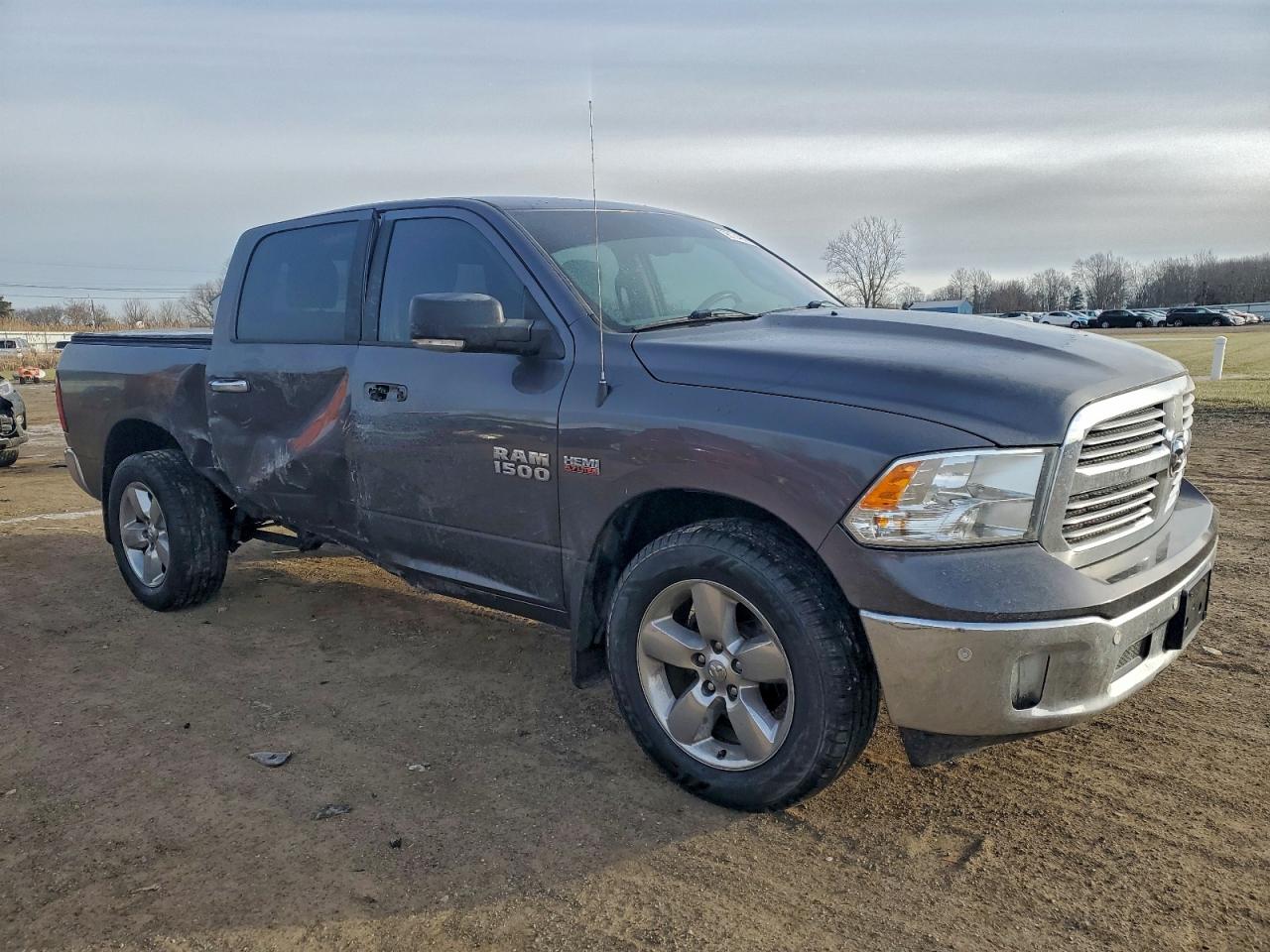 2018 RAM 1500 SLT photo 4