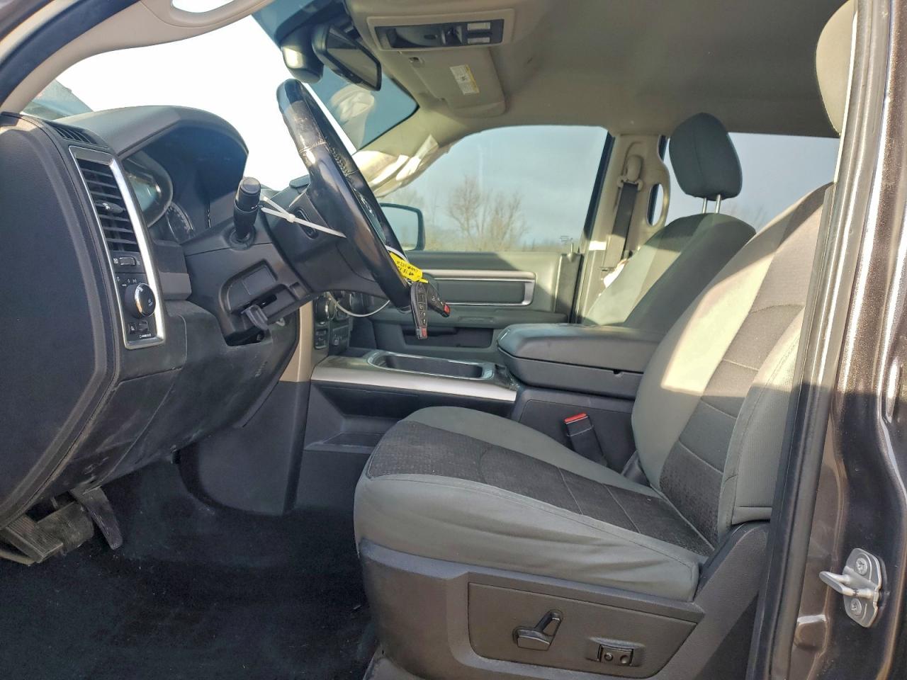 2018 RAM 1500 SLT photo 7
