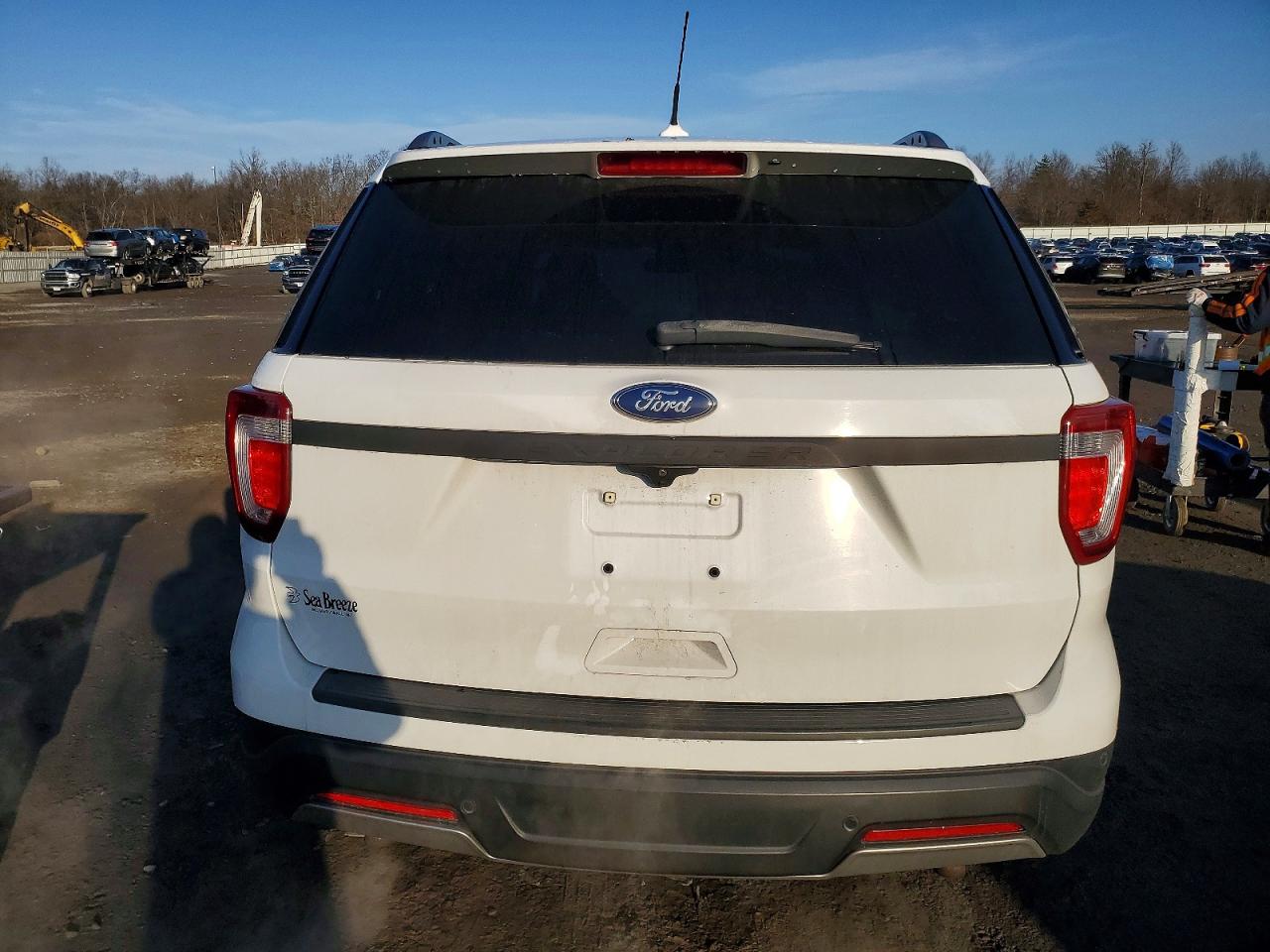 2019 FORD EXPLORER XLT photo 6
