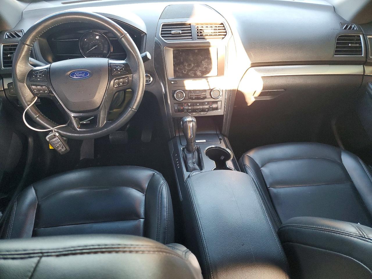 2019 FORD EXPLORER XLT photo 8