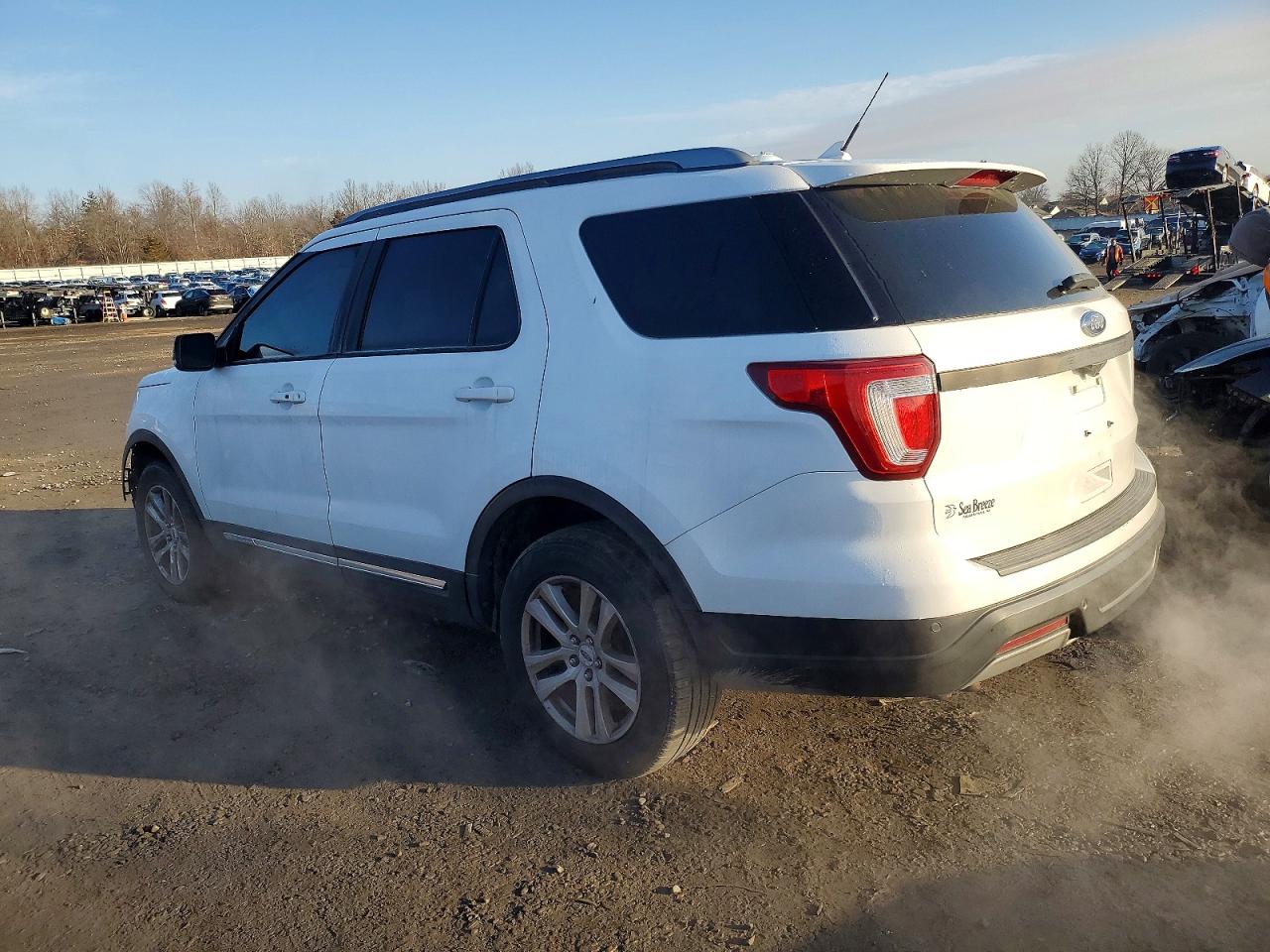 2019 FORD EXPLORER XLT photo 2