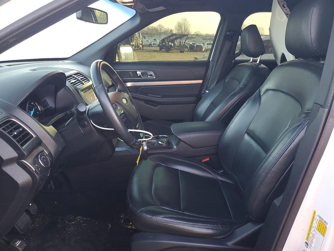 2019 FORD EXPLORER XLT photo 7