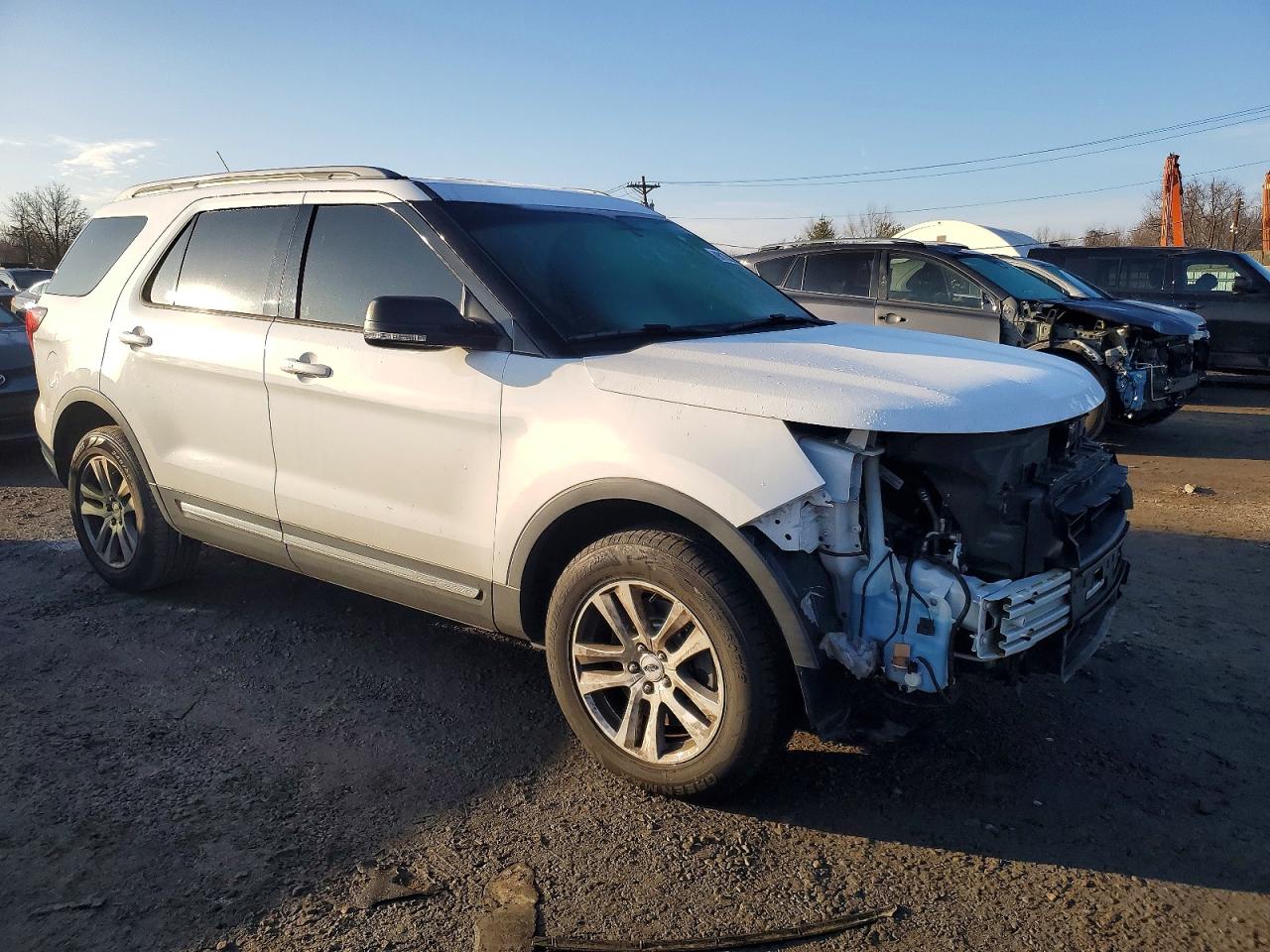 2019 FORD EXPLORER XLT photo 4