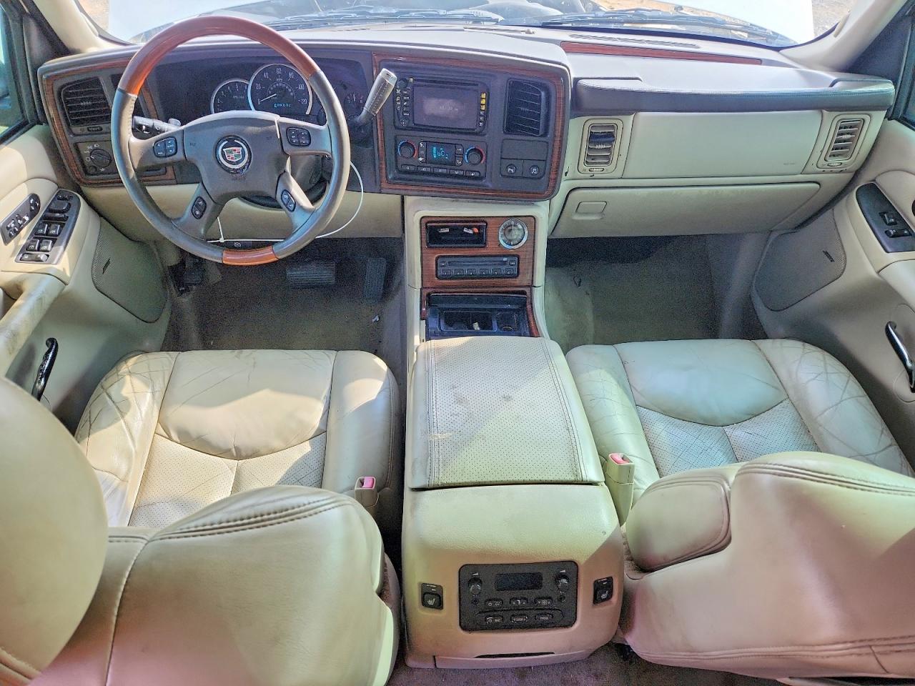 2004 CADILLAC ESCALADE LUXURY photo 8