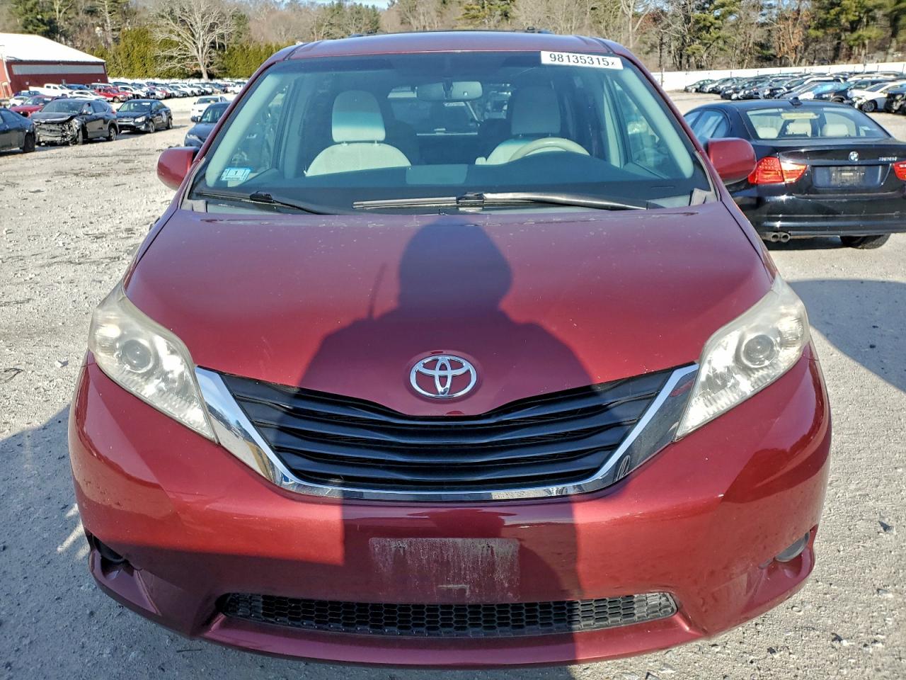 2014 TOYOTA SIENNA LE photo 5
