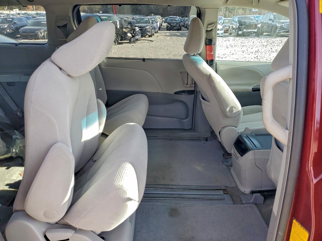 2014 TOYOTA SIENNA LE photo 11