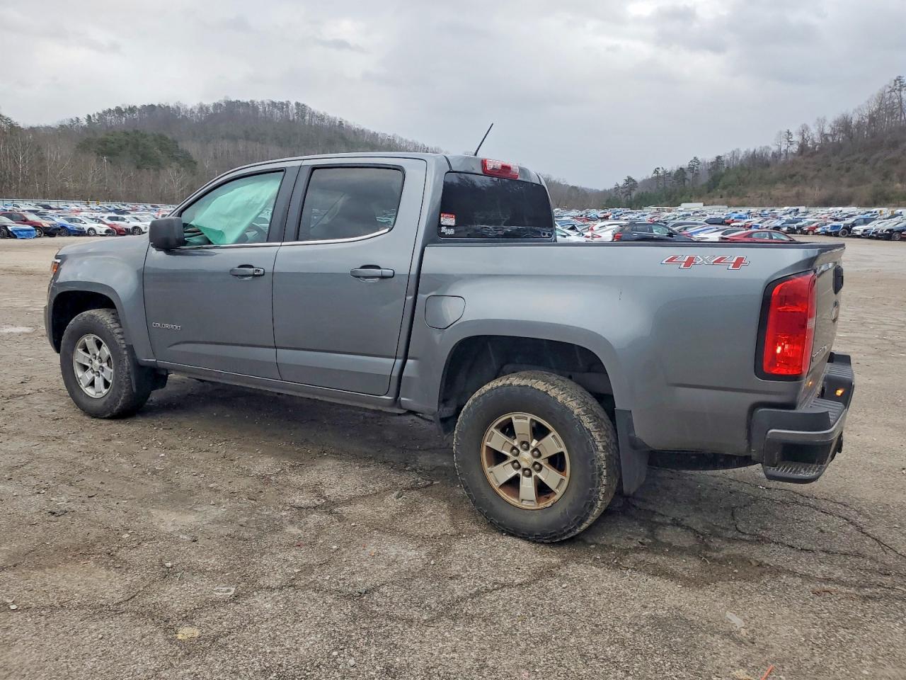 2018 CHEVROLET COLORADO photo 2
