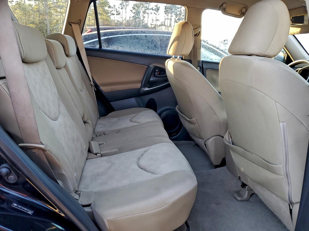 2011 TOYOTA RAV4 photo 11