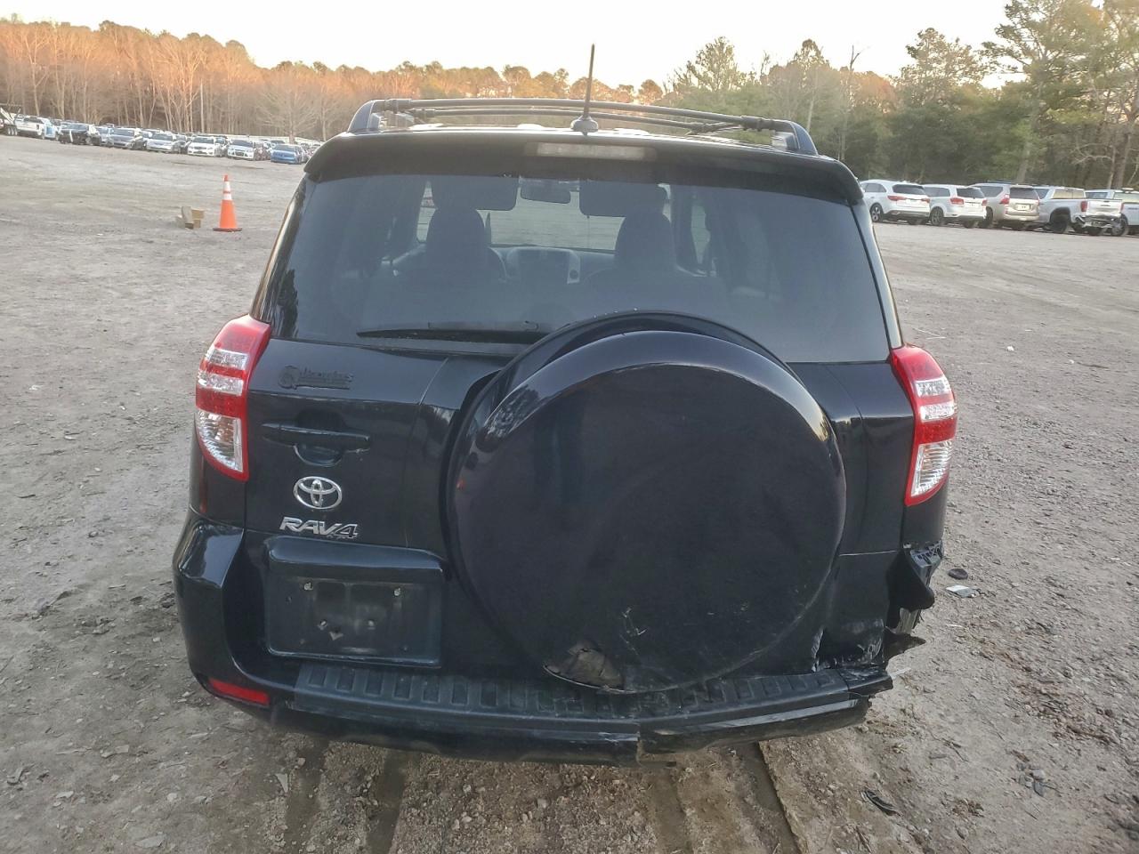 2011 TOYOTA RAV4 photo 6