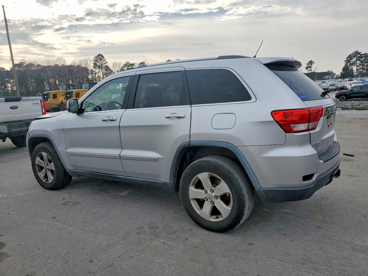2012 JEEP GRAND CHEROKEE LAREDO photo 2