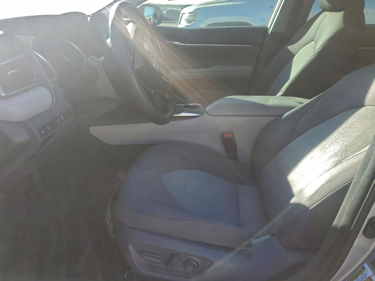 2021 TOYOTA CAMRY LE photo 7